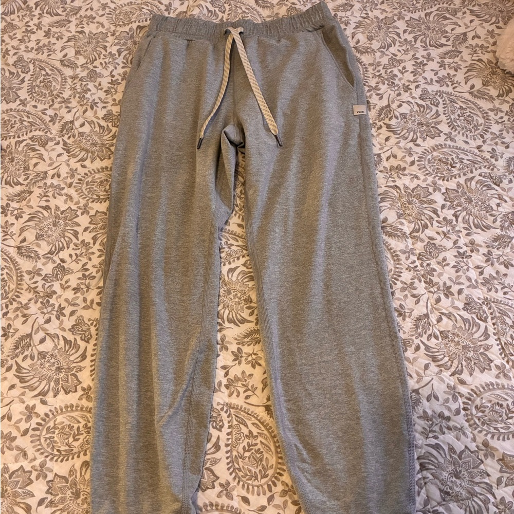 Vuori Women's Heather Gray Daily Joggers